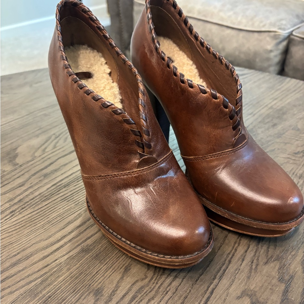 Ugg Brown Leather Women's Shoes
